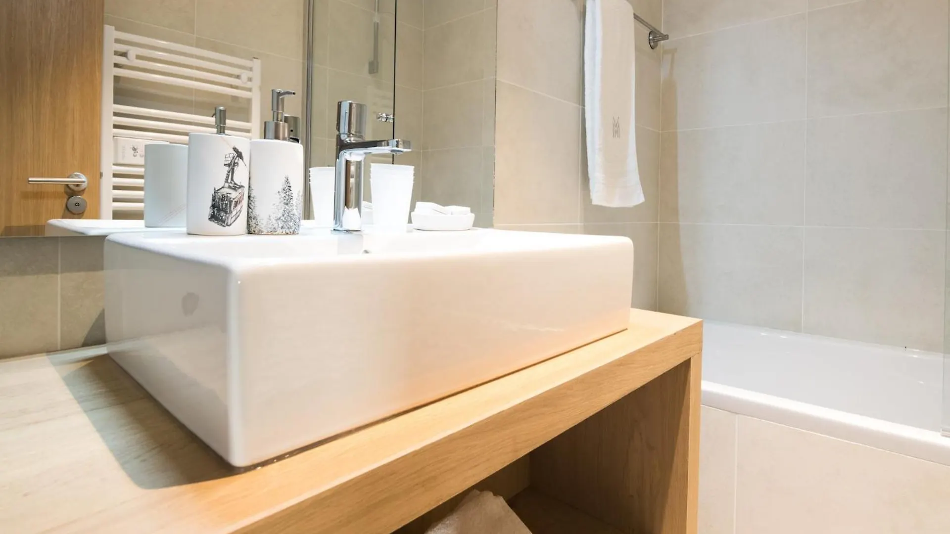 Stylish Apartment With Balcony Or Terrace プラーズ・シュル・アルリー 0*,